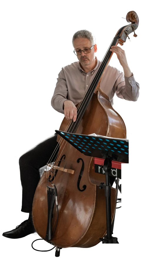 Kálmán Kapusi playing the double bass